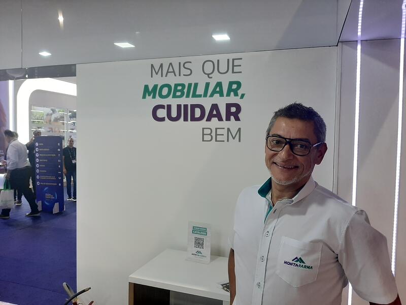 Edimilson Souza, da MontaFarma, apresenta soluções de mobiliário ideais para o PDV do futuro