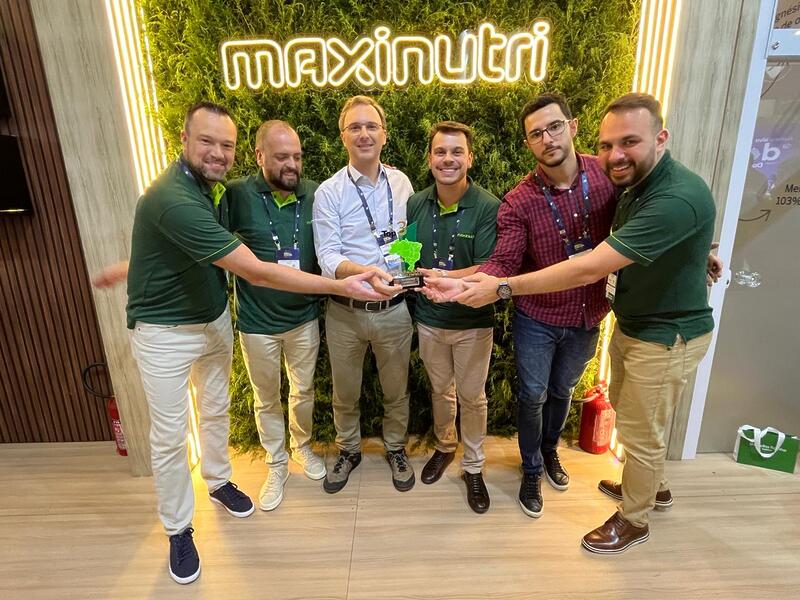 Time da Maxinutri (de verde, Otávio Almeida, Maurício Castelan, Fernando Ferdinandi e Lucas Franco) premia a Gauchafarma (Márcio Cervo e Wilson Almeida)