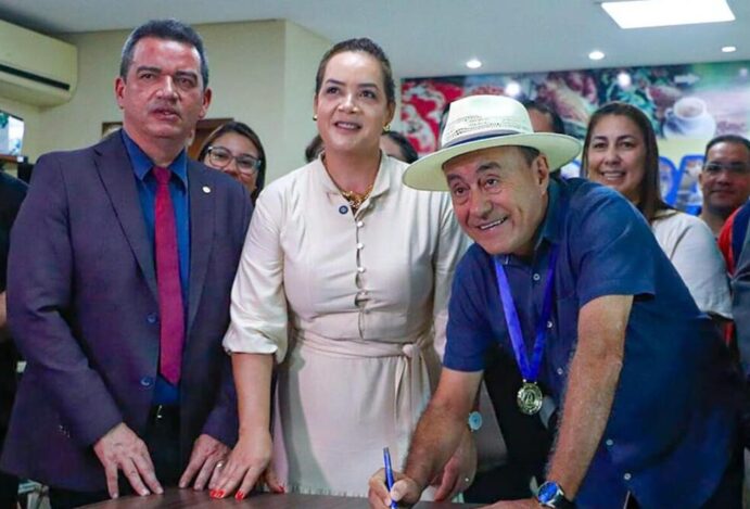 alvarás de farmácias